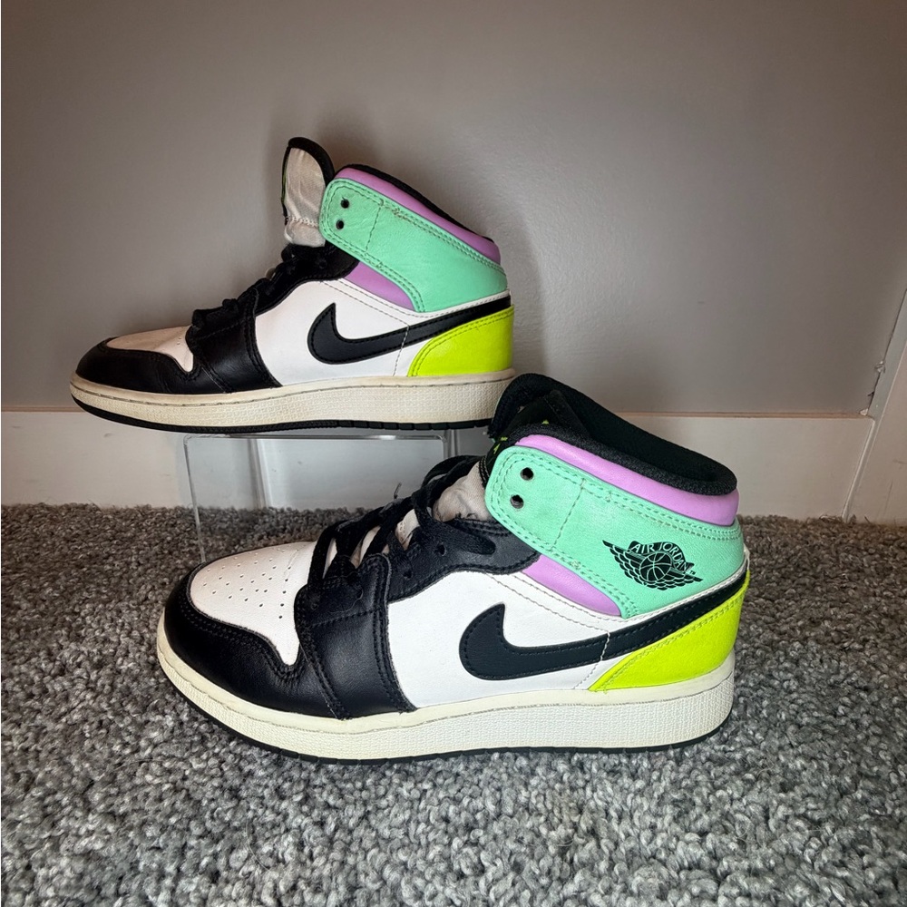 Nike Air Jordan 1 Mid GS Pastel Women’s 6.5 / Youth 5Y (554725-175)